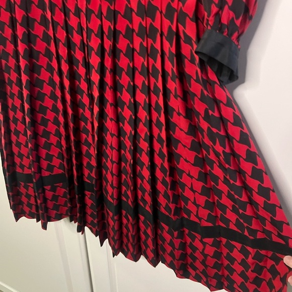 Vintage 1980’s 100% Silk Albert Nipon Portrait Collar Drop Waist Dress - Picture 6 of 14